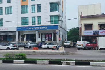 Segamat 3-Storey Shophouse