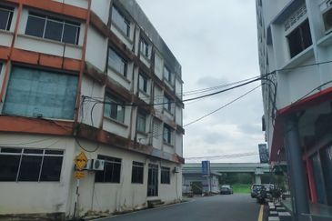 Segamat 3-Storey Shophouse