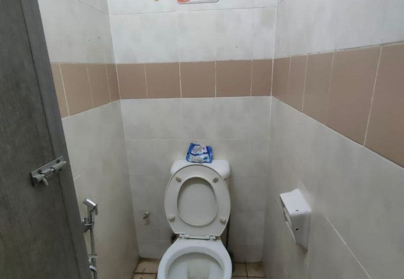 Bandar Botanic Ground Floor Shoplot For Rent