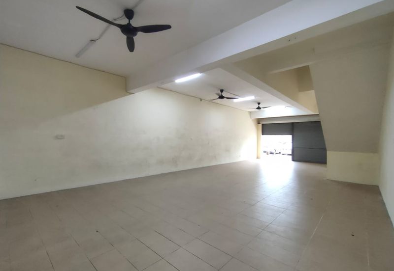 Bandar Botanic Ground Floor Shoplot For Rent