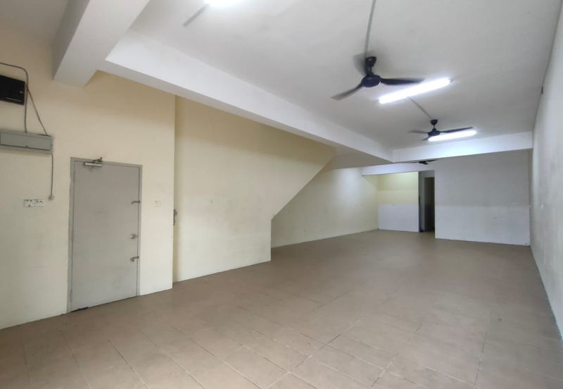 Bandar Botanic Ground Floor Shoplot For Rent
