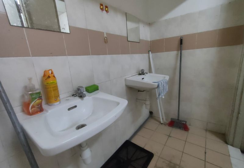 Bandar Botanic Ground Floor Shoplot For Rent