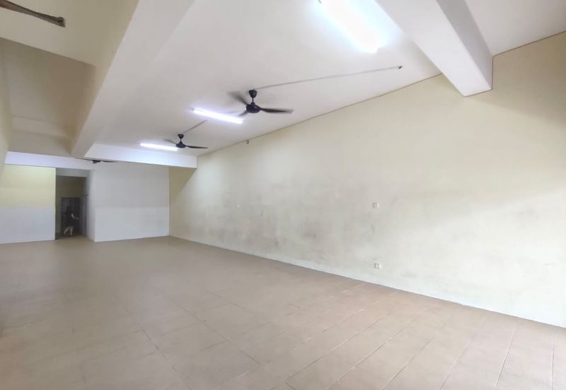 Bandar Botanic Ground Floor Shoplot For Rent
