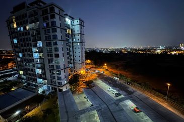 Seri Austin Luxury Apartment