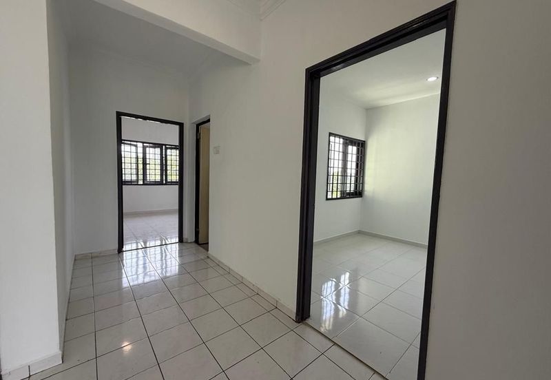 Lily & Jasmine Apartment