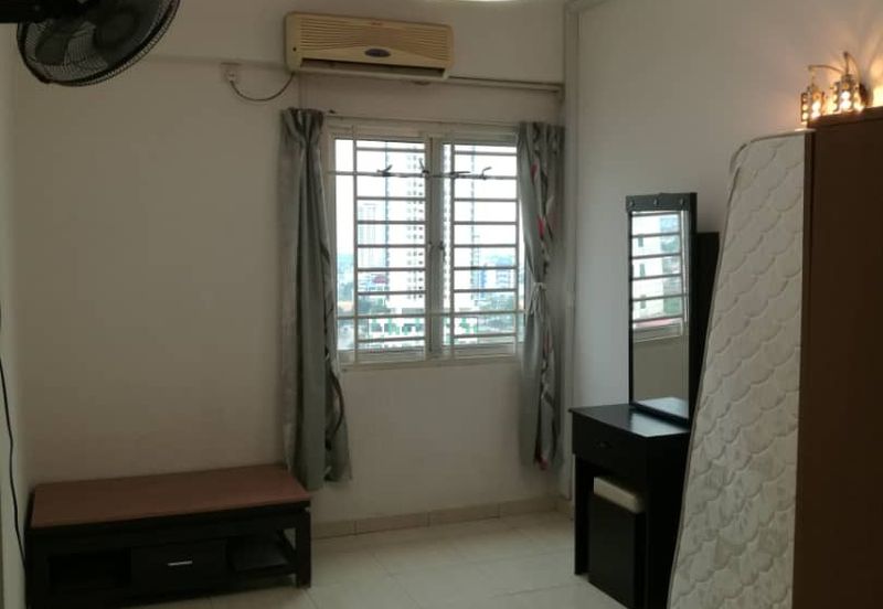 Bangunan Duta Impian (The Embassy Suites)