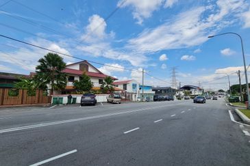 SS2 Commercial Bungalow For Sale