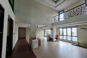 SS2 Commercial Bungalow For Sale