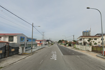 SS2 Commercial Bungalow For Sale