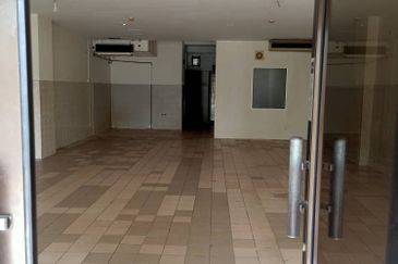 Plaza Dwitasik Shop Lot For Rent