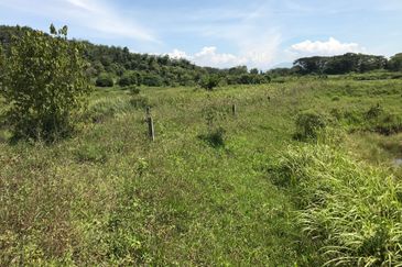 2.76 acres land beside Pengkalan 2 industrial area Lahat Batu Gajah