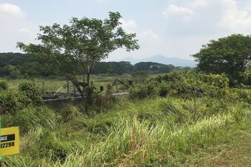 2.76 acres land beside Pengkalan 2 industrial area Lahat Batu Gajah