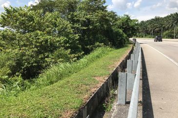 2.76 acres land beside Pengkalan 2 industrial area Lahat Batu Gajah