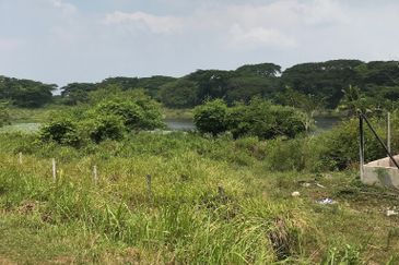 2.76 acres land beside Pengkalan 2 industrial area Lahat Batu Gajah