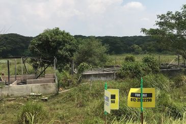 2.76 acres land beside Pengkalan 2 industrial area Lahat Batu Gajah