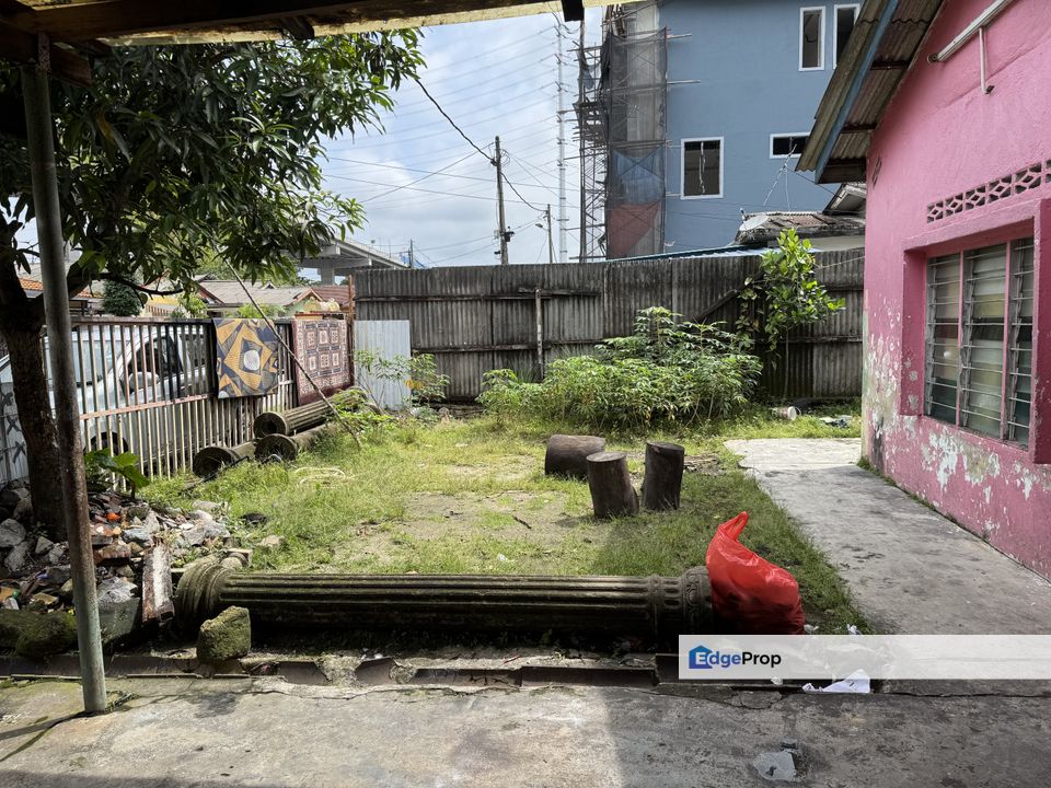 Single storey bungalow kampung tasik permai ampang selangor, Selangor, Ampang