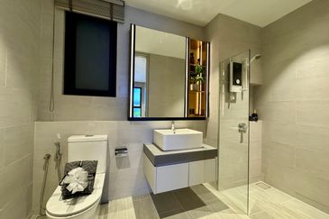 Luxurious freehold studio at Subang Jaya