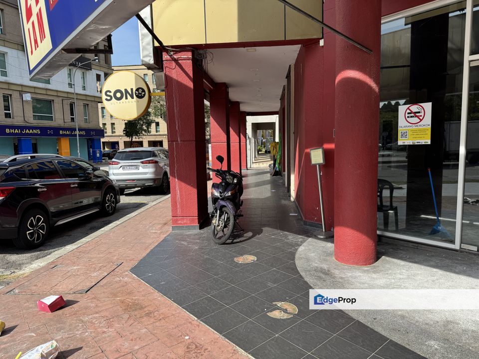 Corner ground floor shop lot at the strand commercial square kota damansara petaling jaya, Selangor, Petaling Jaya