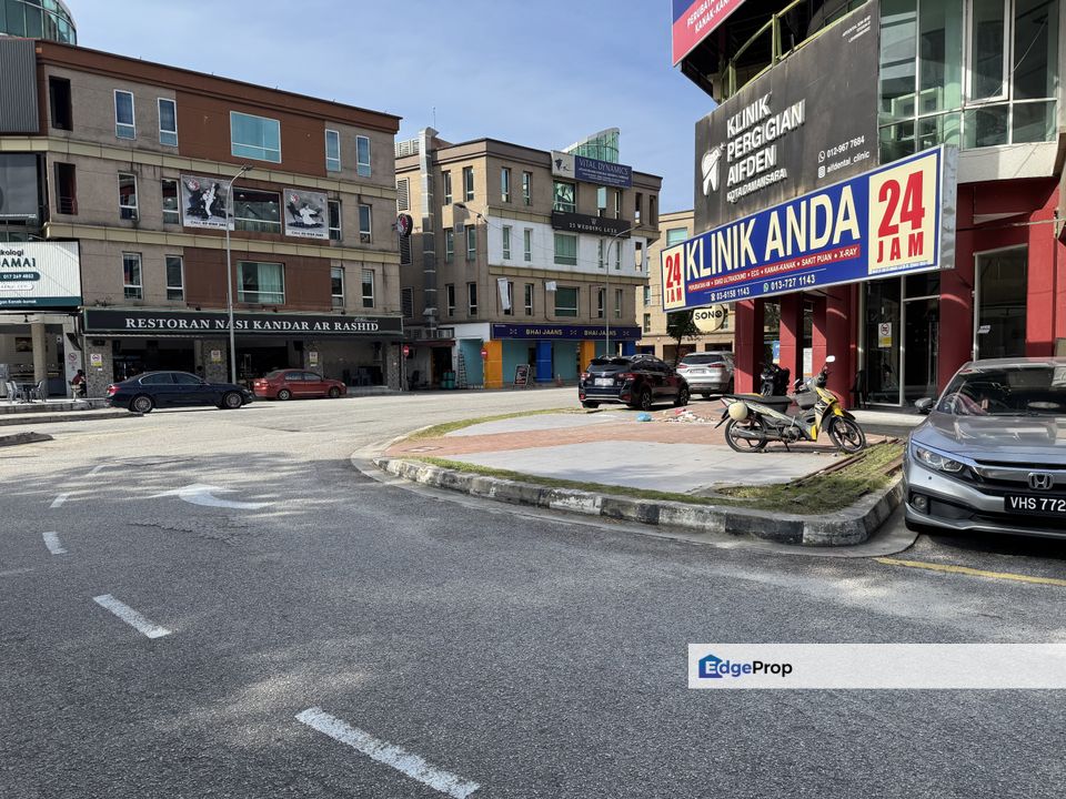 Corner ground floor shop lot at the strand commercial square kota damansara petaling jaya, Selangor, Petaling Jaya