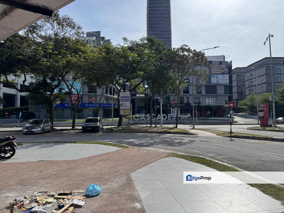 Corner ground floor shop lot at the strand commercial square kota damansara petaling jaya, Selangor, Petaling Jaya