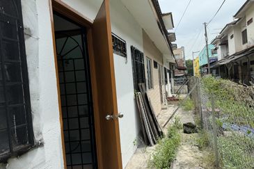Freehold double-storey terraced house at Jalan Damai Perdana 4/1J Bandar Damai Perdana, Cheras Kuala Lumpur