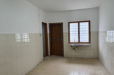 Freehold double-storey terraced house at Jalan Damai Perdana 2/4 Bandar Damai Perdana, Cheras Kuala Lumpur