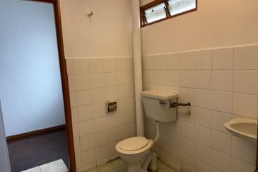 Freehold double-storey terraced house at Jalan Damai Perdana 2/4 Bandar Damai Perdana, Cheras Kuala Lumpur