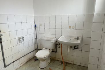 Freehold double-storey terraced house at Jalan Damai Perdana 2/4 Bandar Damai Perdana, Cheras Kuala Lumpur