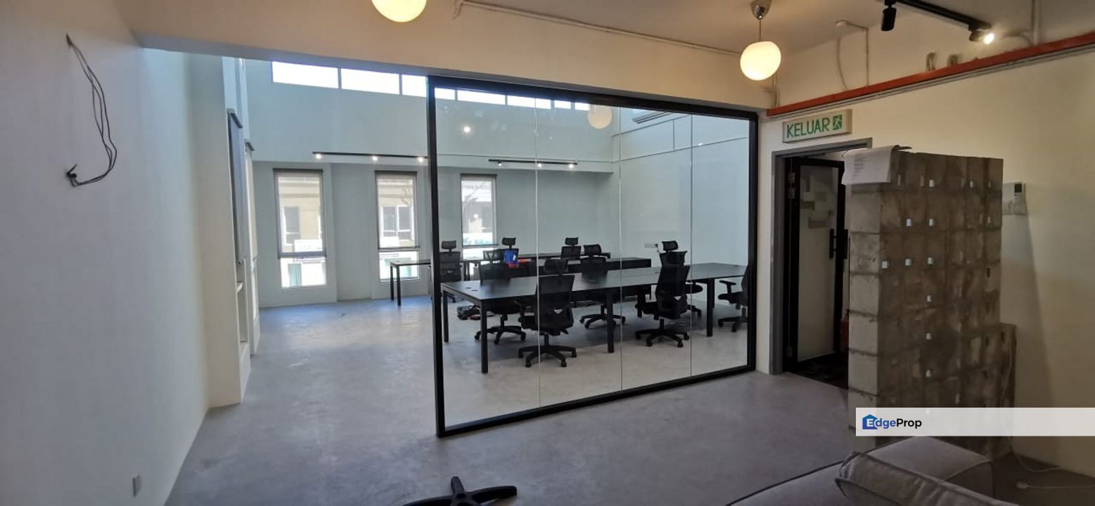 End lot 4 storey shop lot office at The Strand Kota Damansara Petaling Jaya Selangor, Selangor, Petaling Jaya