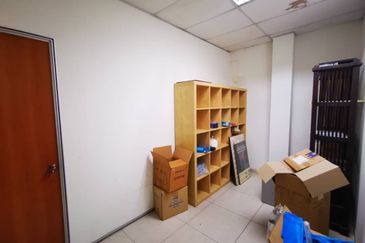 Double-storey shop lot at Kampung Chempaka Petaling Jaya