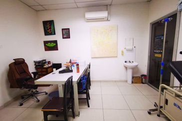 Double-storey shop lot at Kampung Chempaka Petaling Jaya