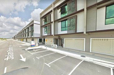 Bandar Cemerlang 3 Storey Shop EndLot / Ulu Tiram