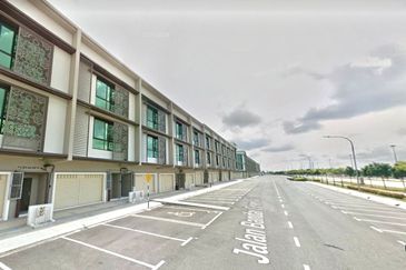 Bandar Cemerlang 3 Storey Shop EndLot / Ulu Tiram