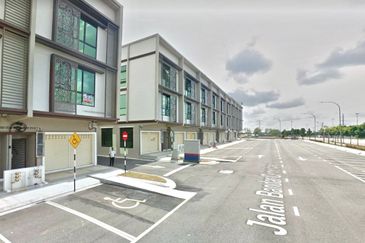 Bandar Cemerlang 3 Storey Shop EndLot / Ulu Tiram