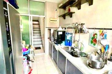 Taman Tampoi Indah II, Villa Ros