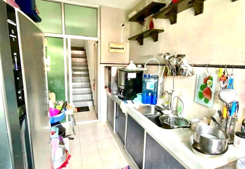 Taman Tampoi Indah II, Villa Ros