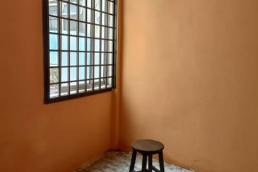 Jalan Putra 3, Taman Tan Sri Yaakob