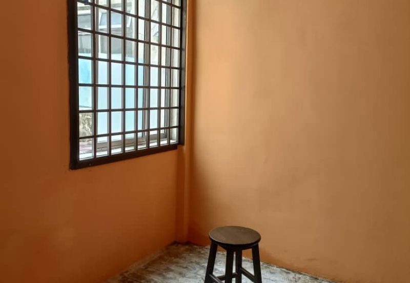 Jalan Putra 3, Taman Tan Sri Yaakob