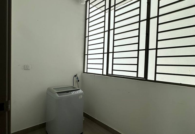 SKS Habitat Apartment, Larkin