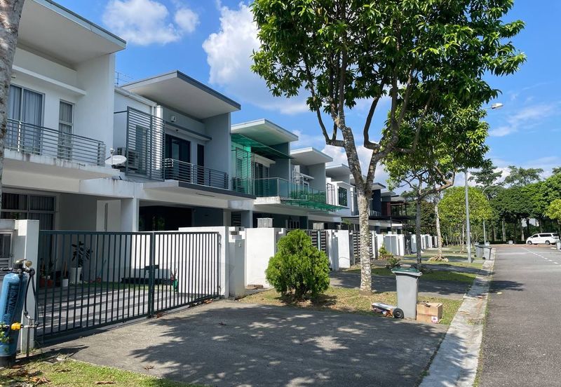 Taman Horizon Hills Double Storey Large Superlink