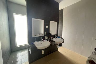 Taman Horizon Hills Double Storey Large Superlink