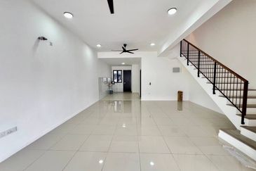 Persiaran Bukit Raja 2