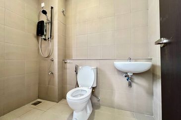 Persiaran Bukit Raja 2