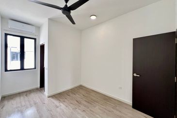 Persiaran Bukit Raja 2