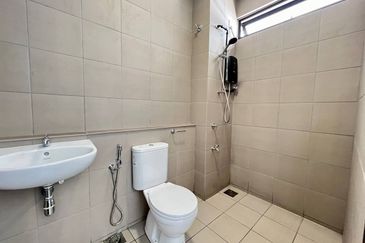 Persiaran Bukit Raja 2