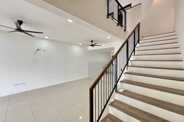 Persiaran Bukit Raja 2