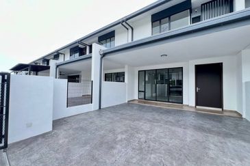 Persiaran Bukit Raja 2