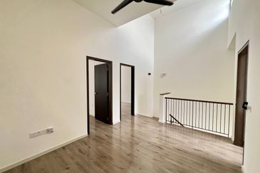 Persiaran Bukit Raja 2