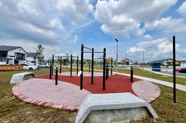 Persiaran Bukit Raja 2