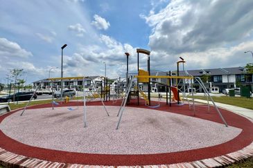 Persiaran Bukit Raja 2